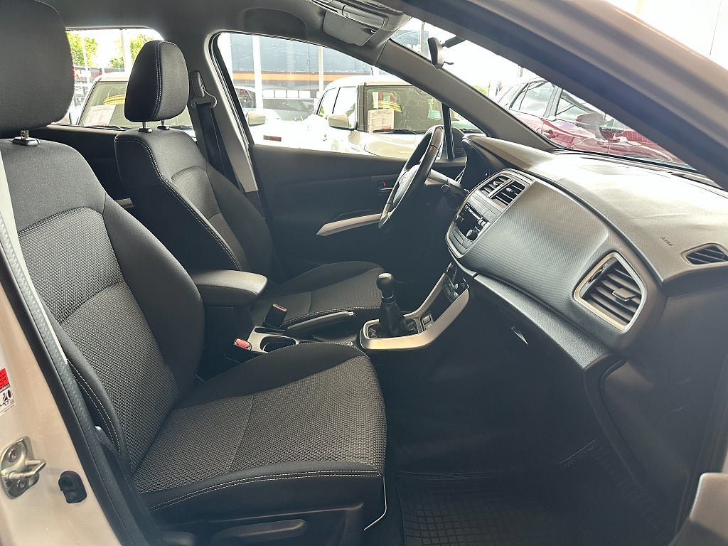 Vehicle Image 11