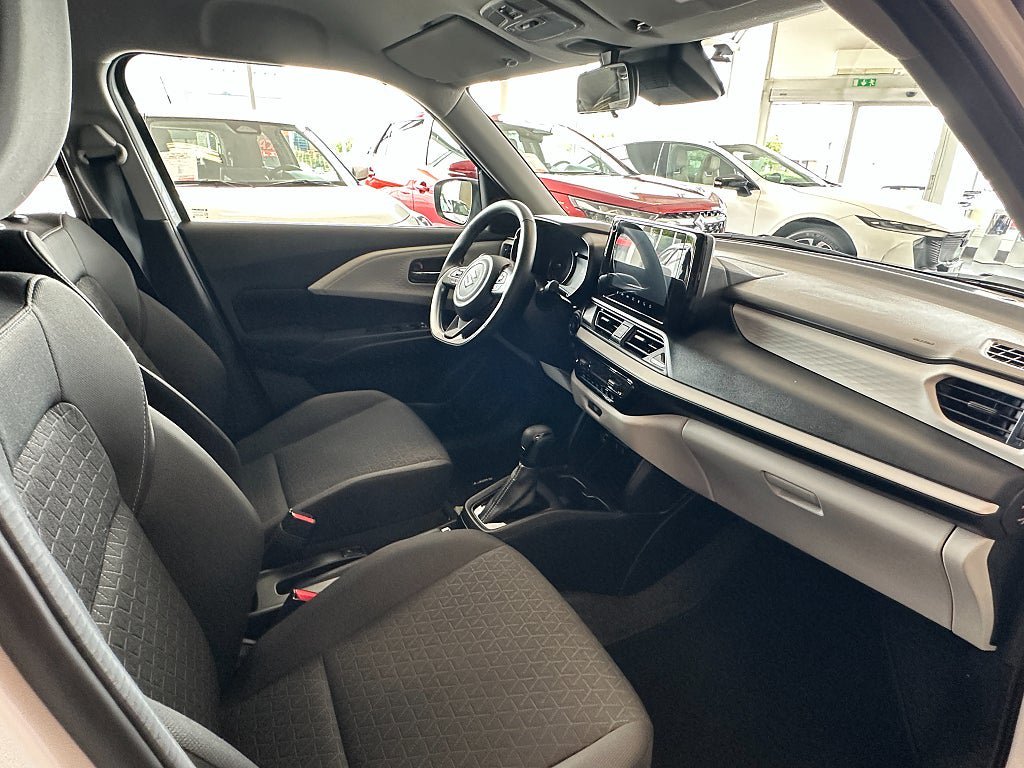 Vehicle Image 10