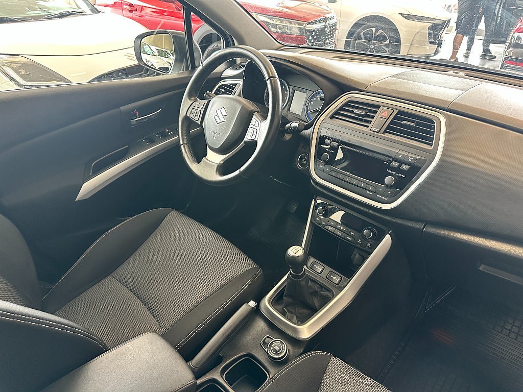 Vehicle Image 12