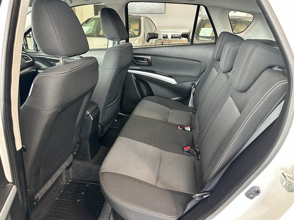 Vehicle Image 13