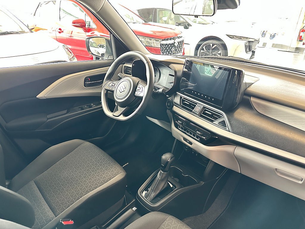 Vehicle Image 12