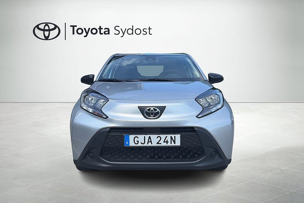 Vehicle Image 6