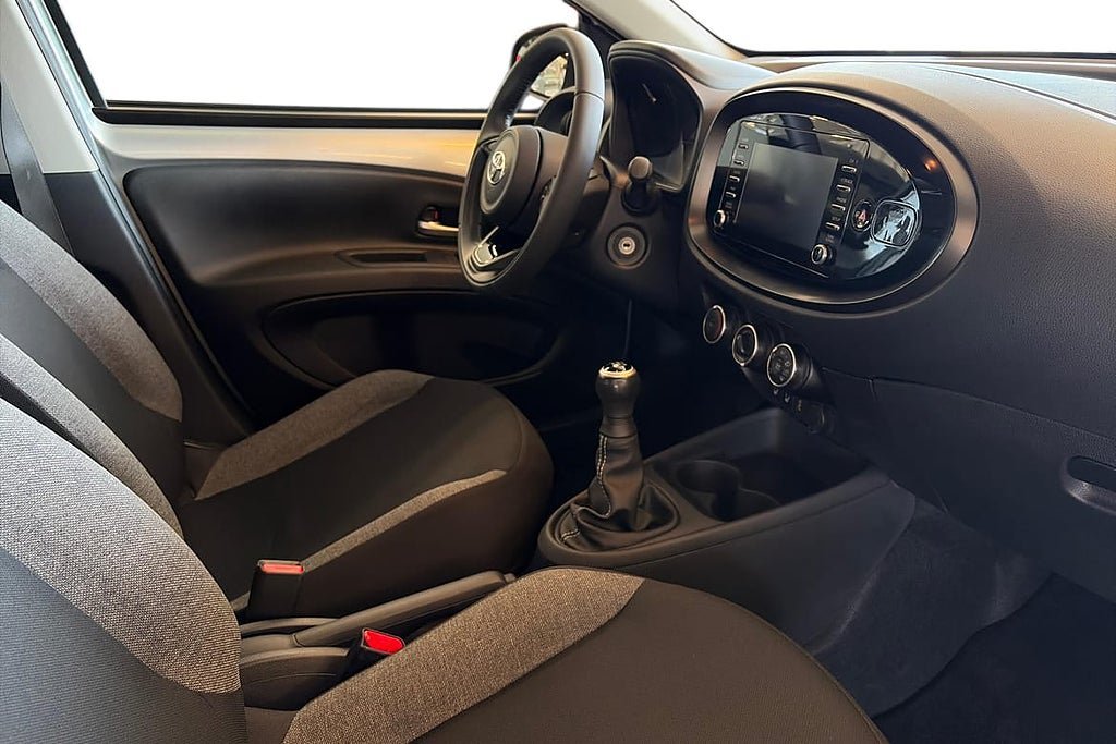 Vehicle Image 7