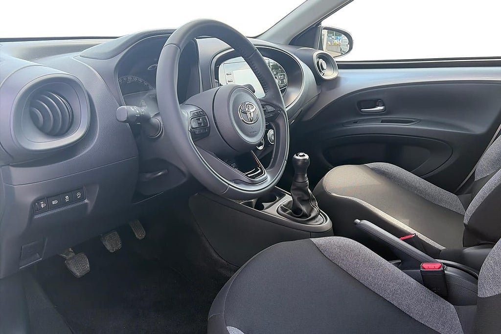 Vehicle Image 11