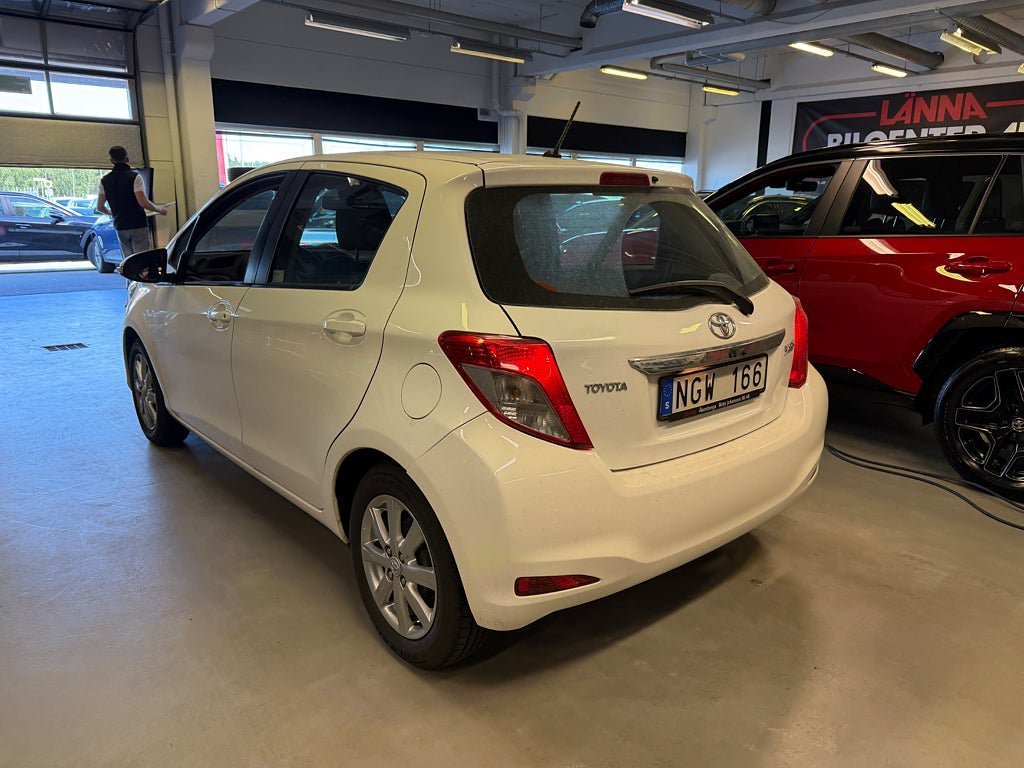 Vehicle Image 6