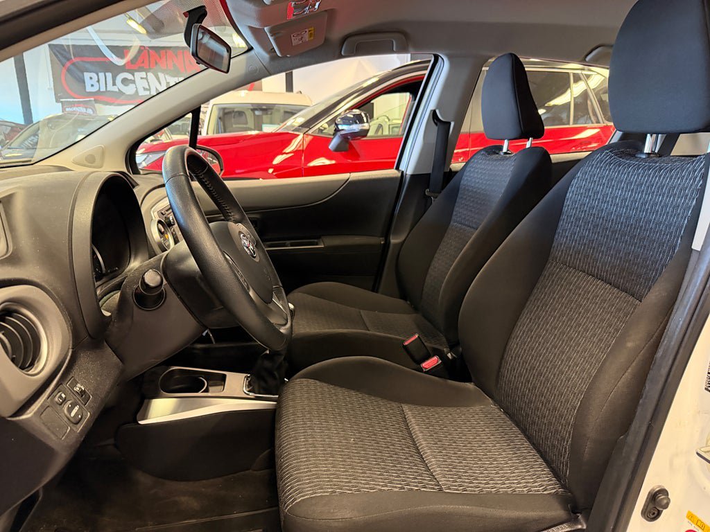 Vehicle Image 8