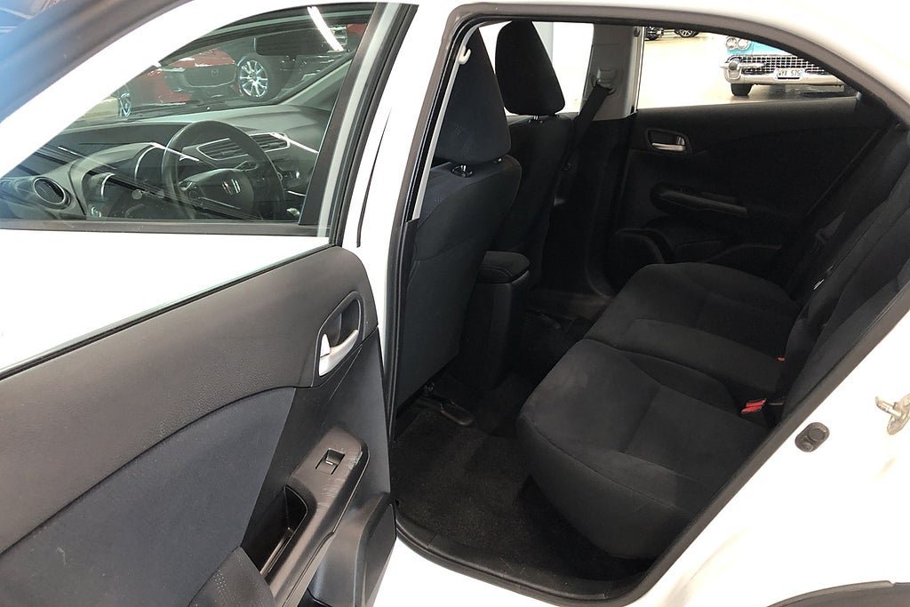 Vehicle Image 8
