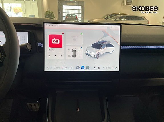 Vehicle Image 18