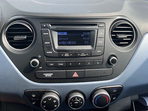 Vehicle Image 13