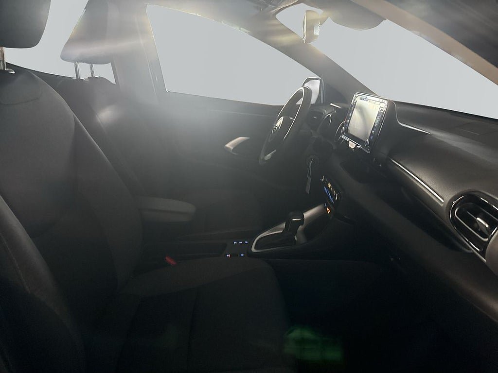 Vehicle Image 6