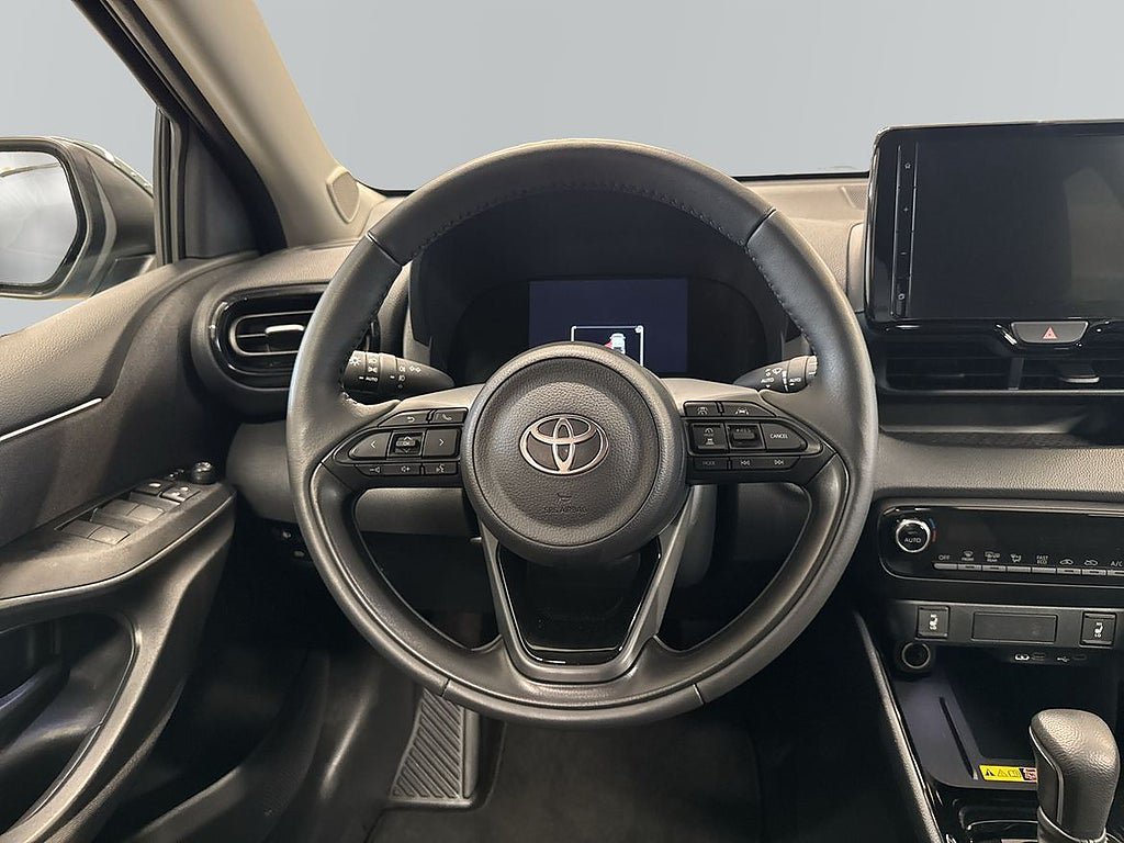 Vehicle Image 9