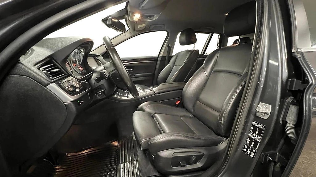 Vehicle Image 14
