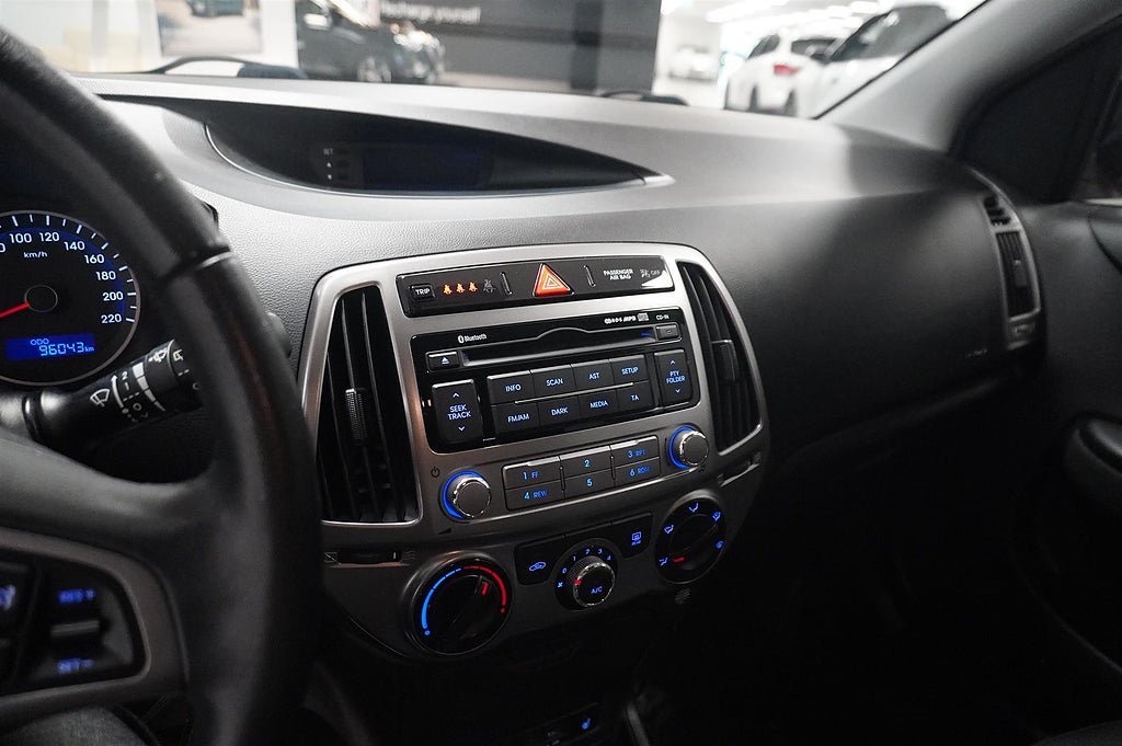 Vehicle Image 8