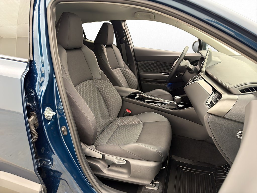 Vehicle Image 12