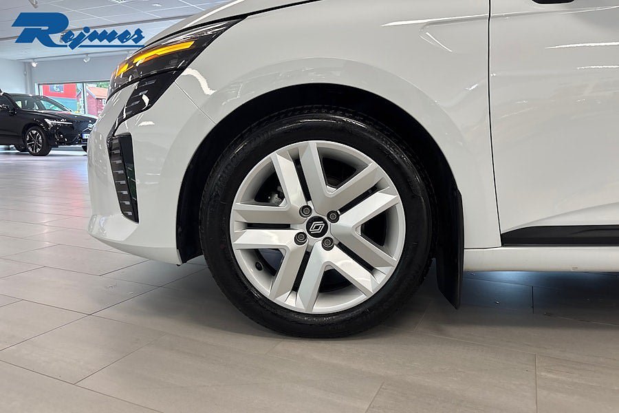 Vehicle Image 9