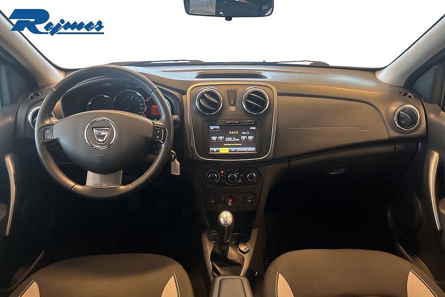 Vehicle Image 7