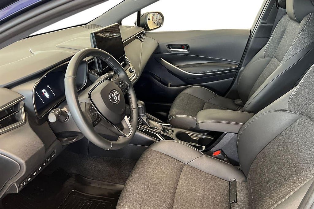 Vehicle Image 12