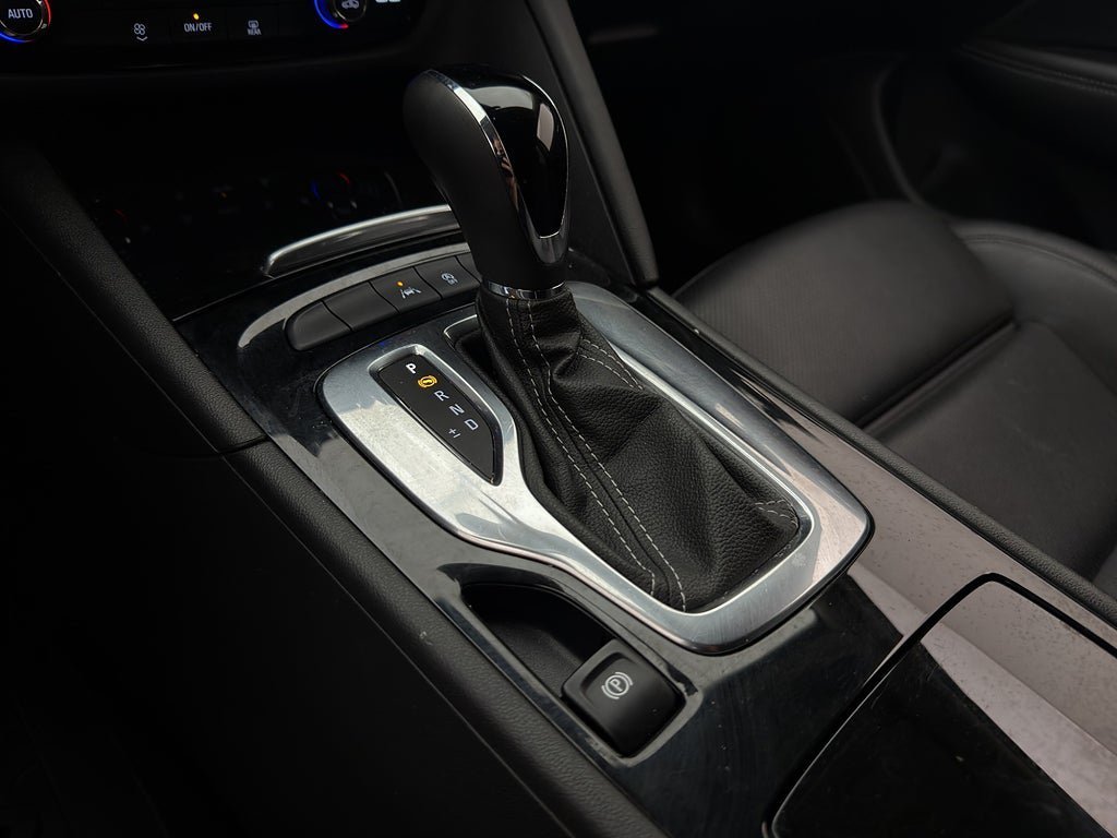 Vehicle Image 25