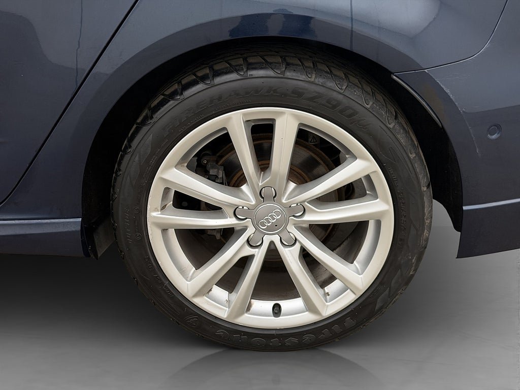 Vehicle Image 30