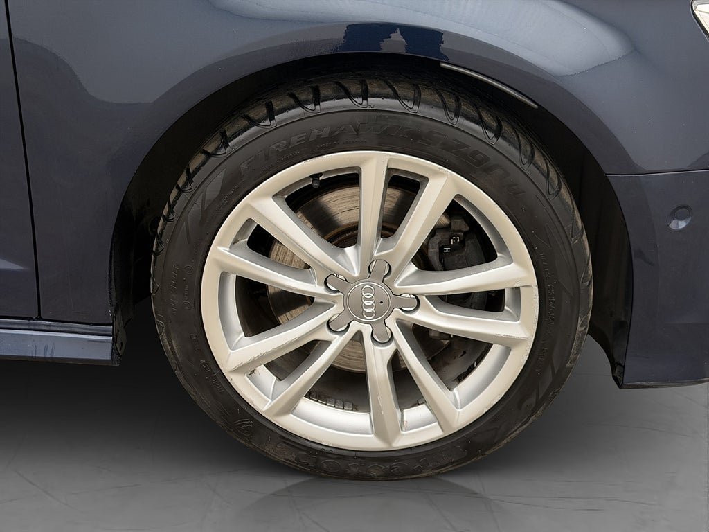 Vehicle Image 32