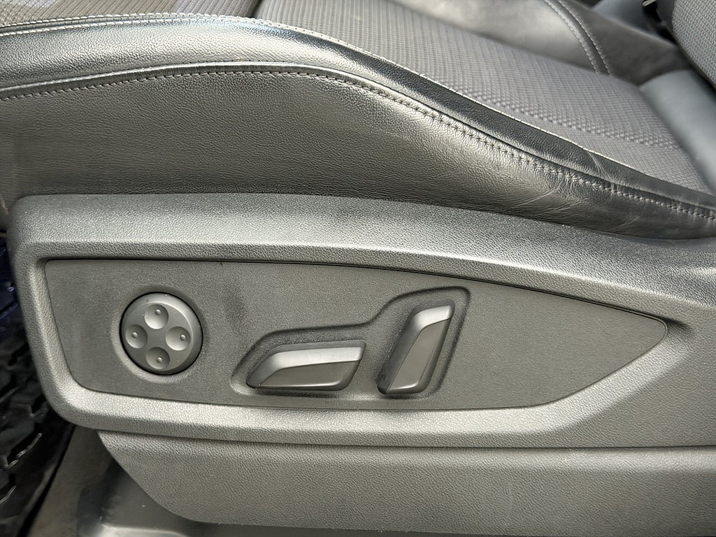 Vehicle Image 27