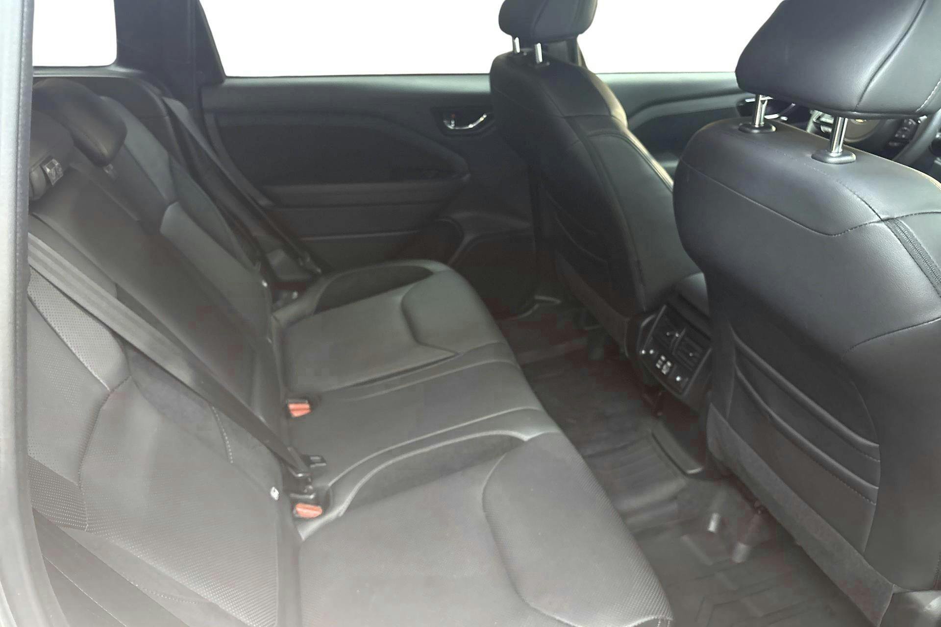 Vehicle Image 8