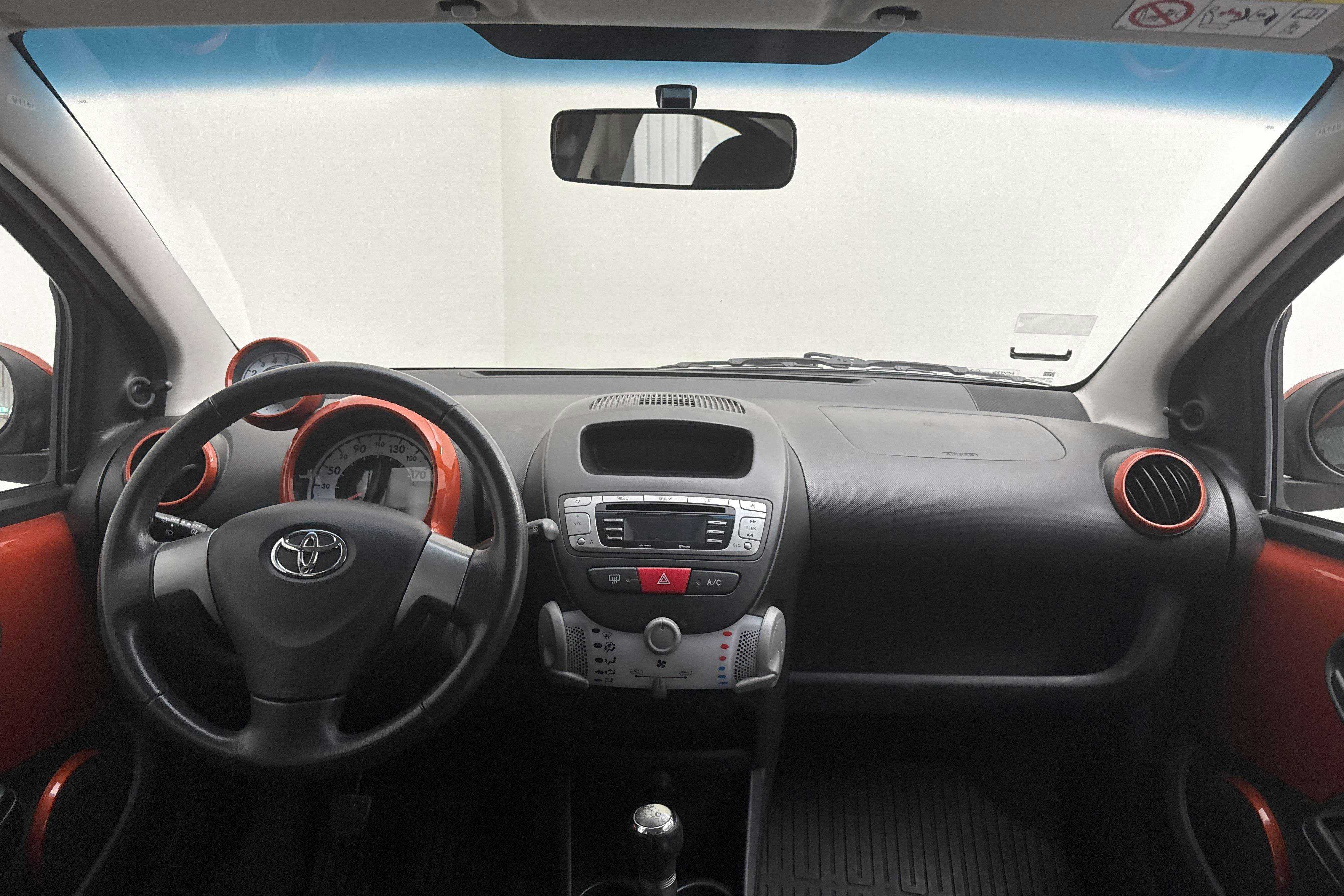 Vehicle Image 6