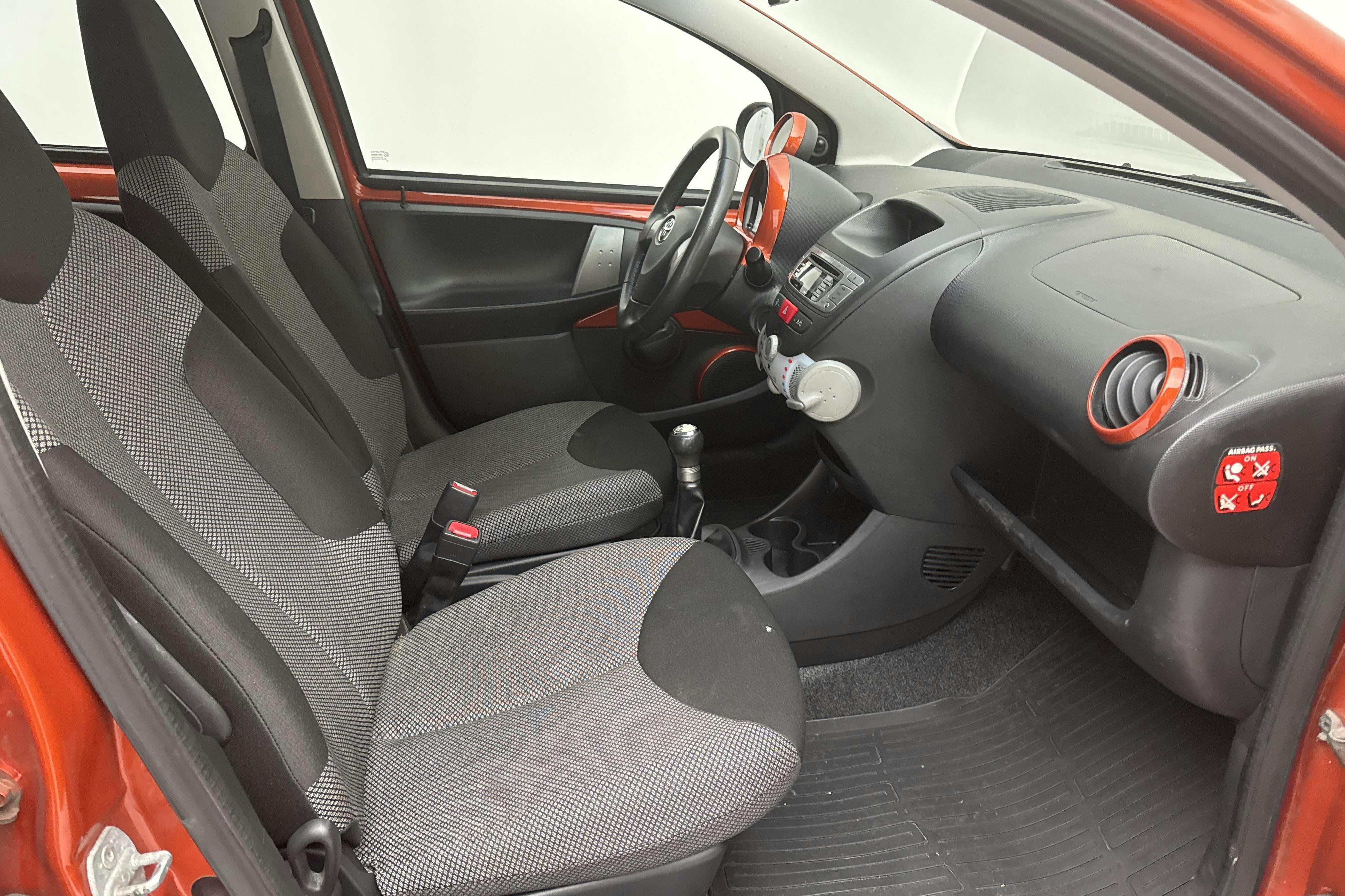 Vehicle Image 7