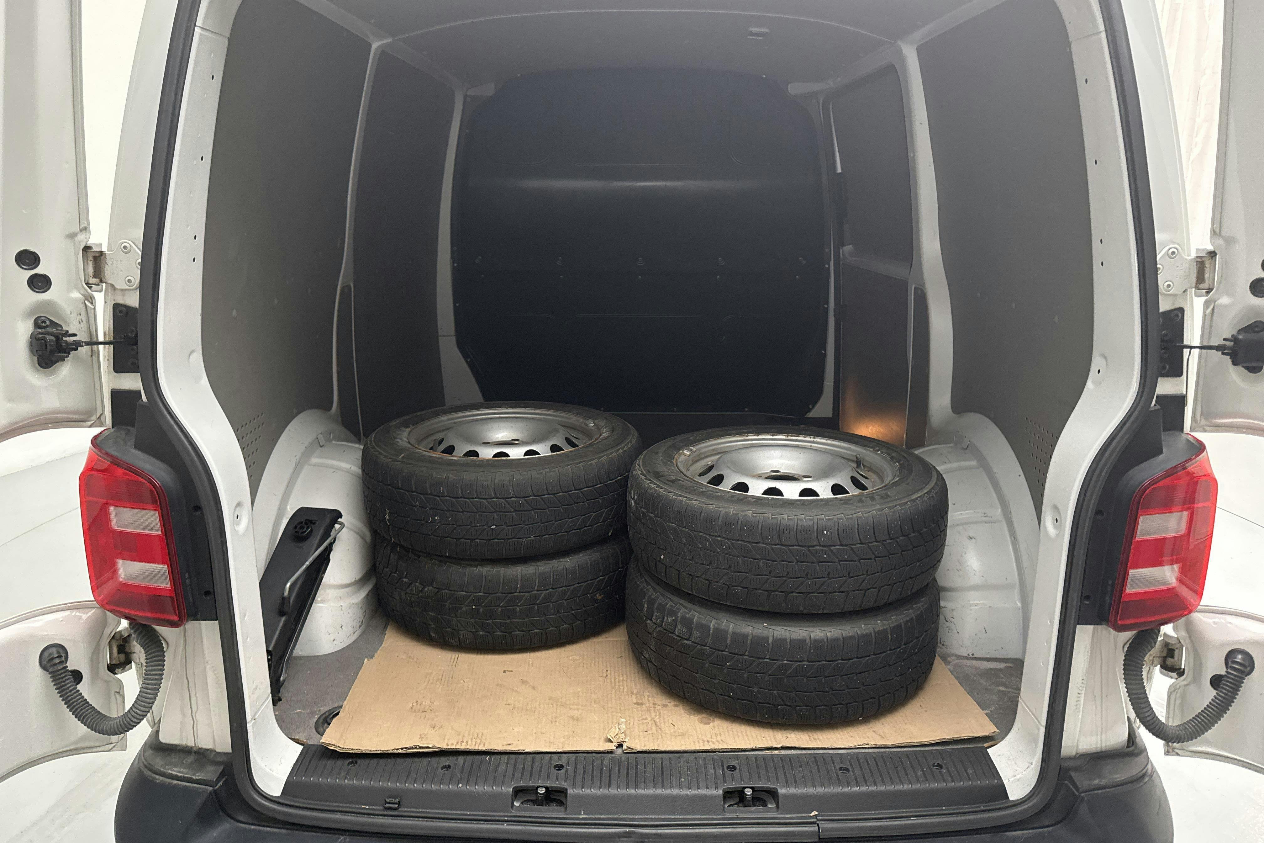 Vehicle Image 8