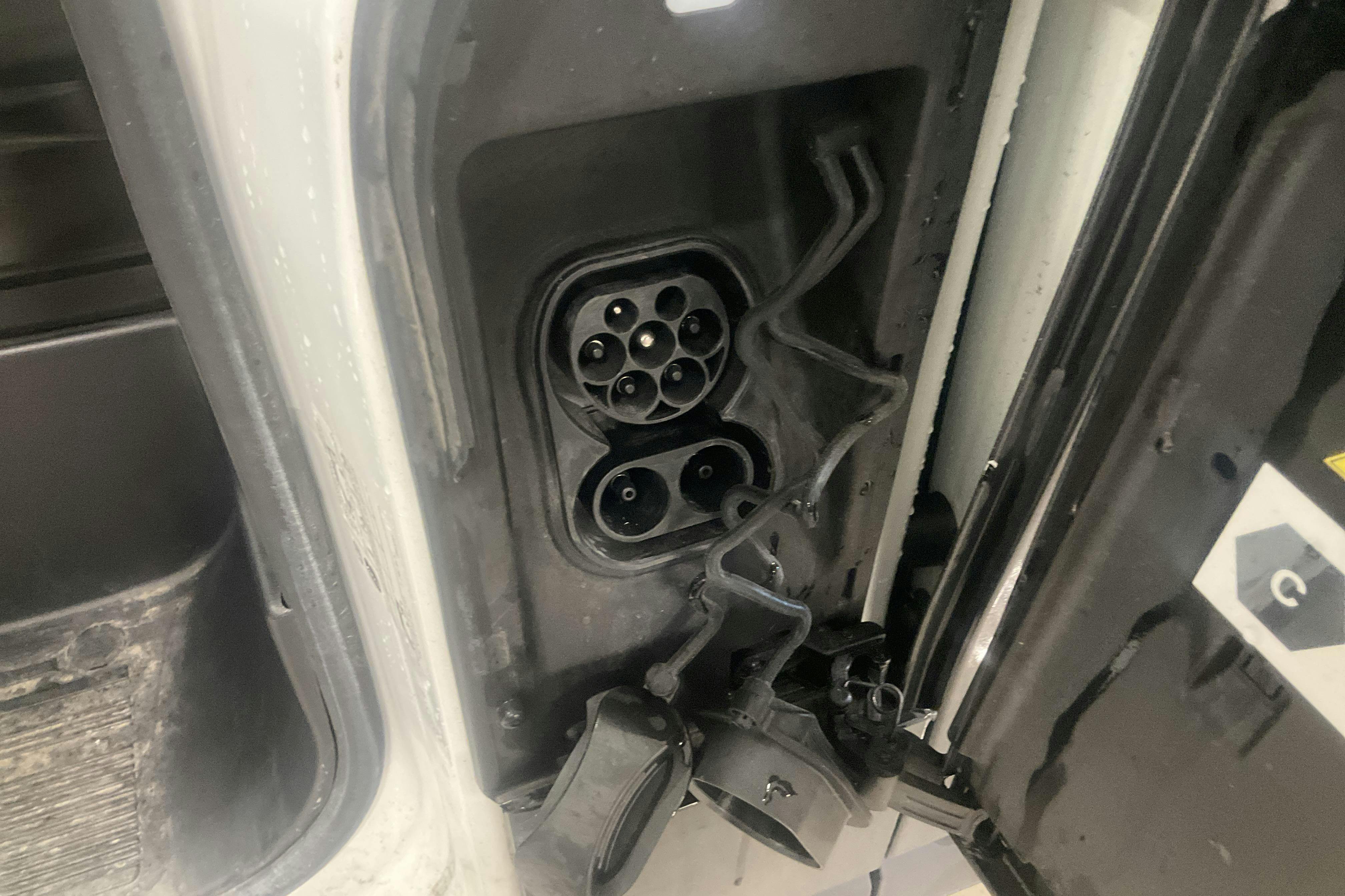Vehicle Image 21
