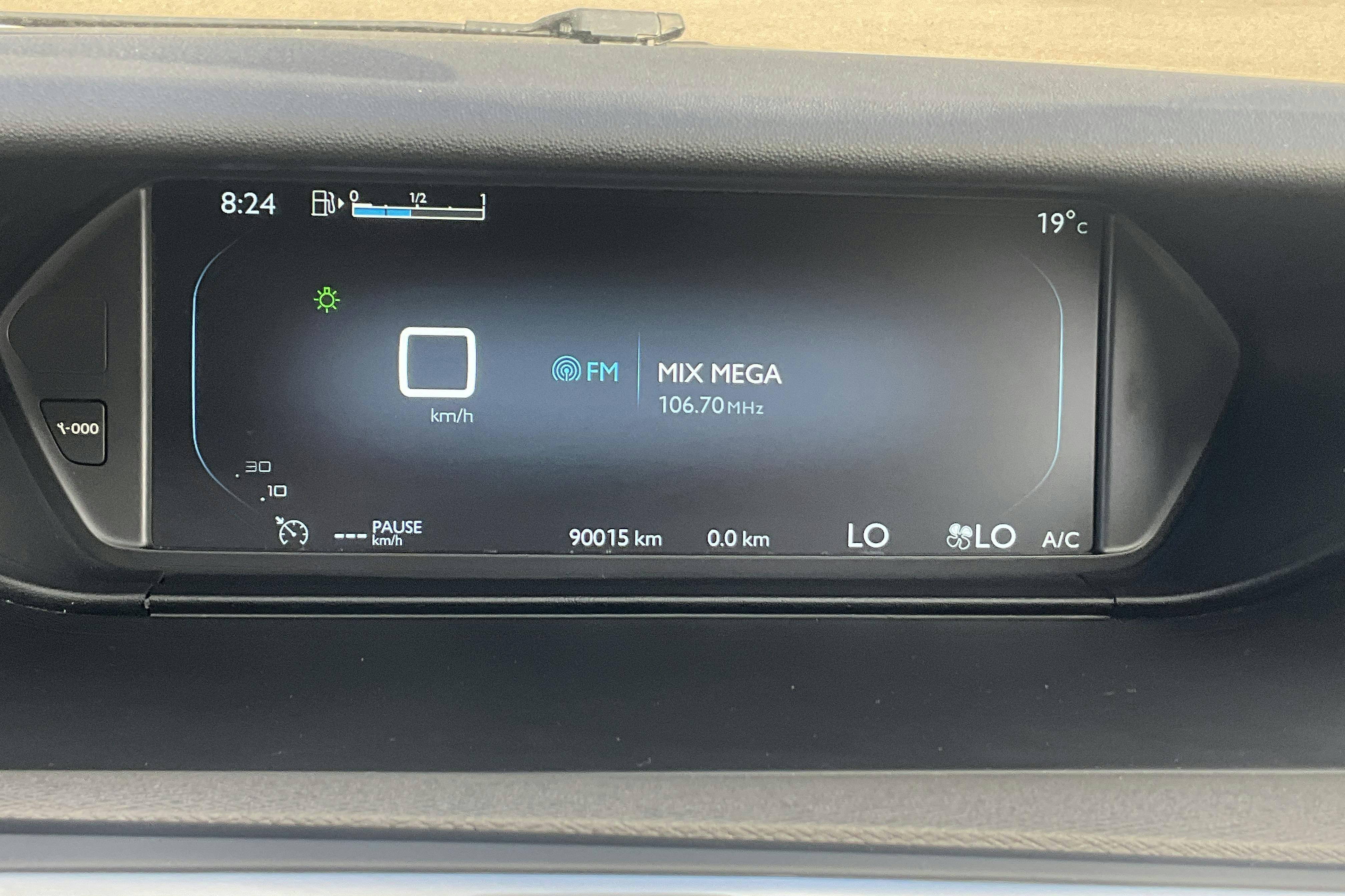 Vehicle Image 10