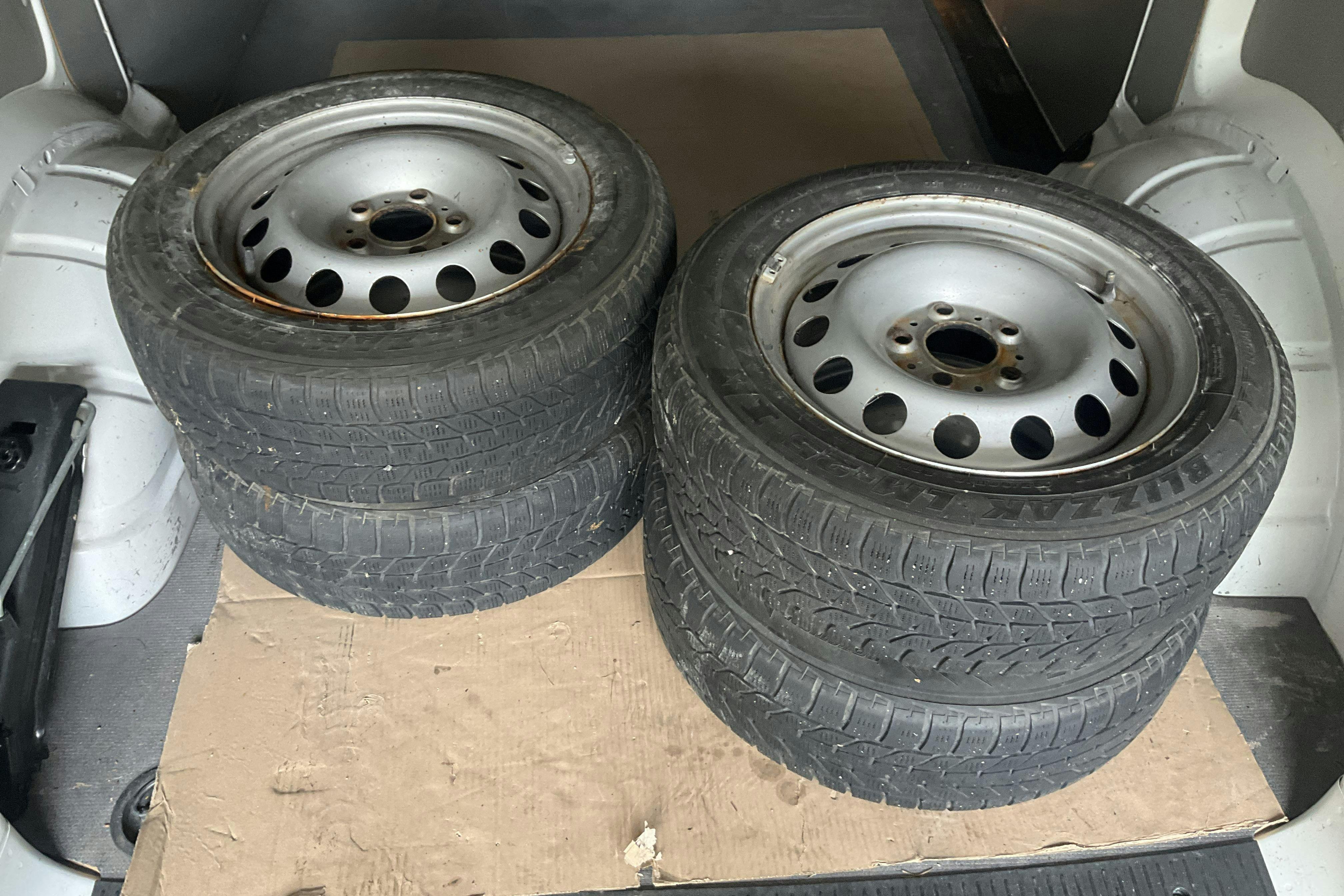 Vehicle Image 12