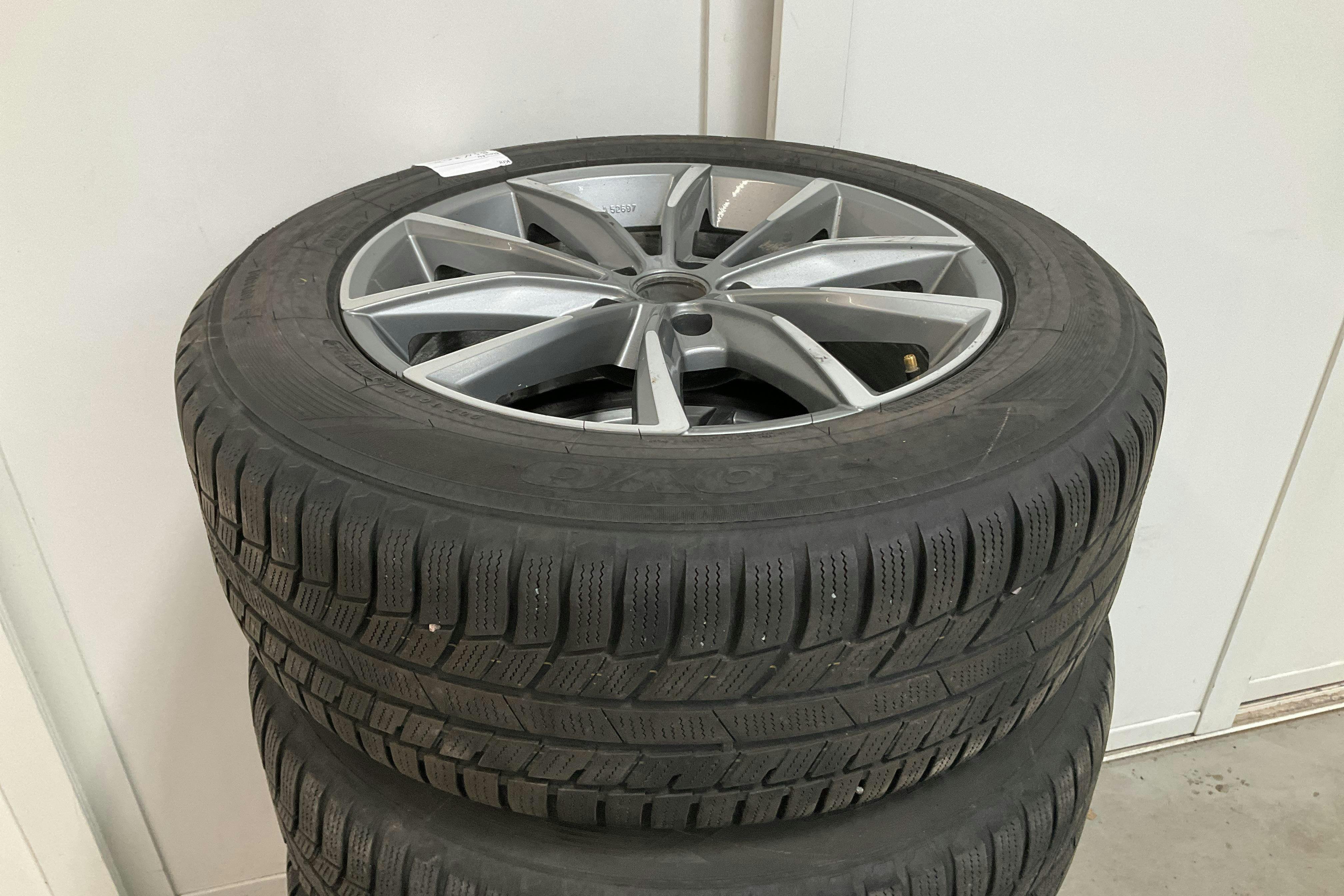 Vehicle Image 16