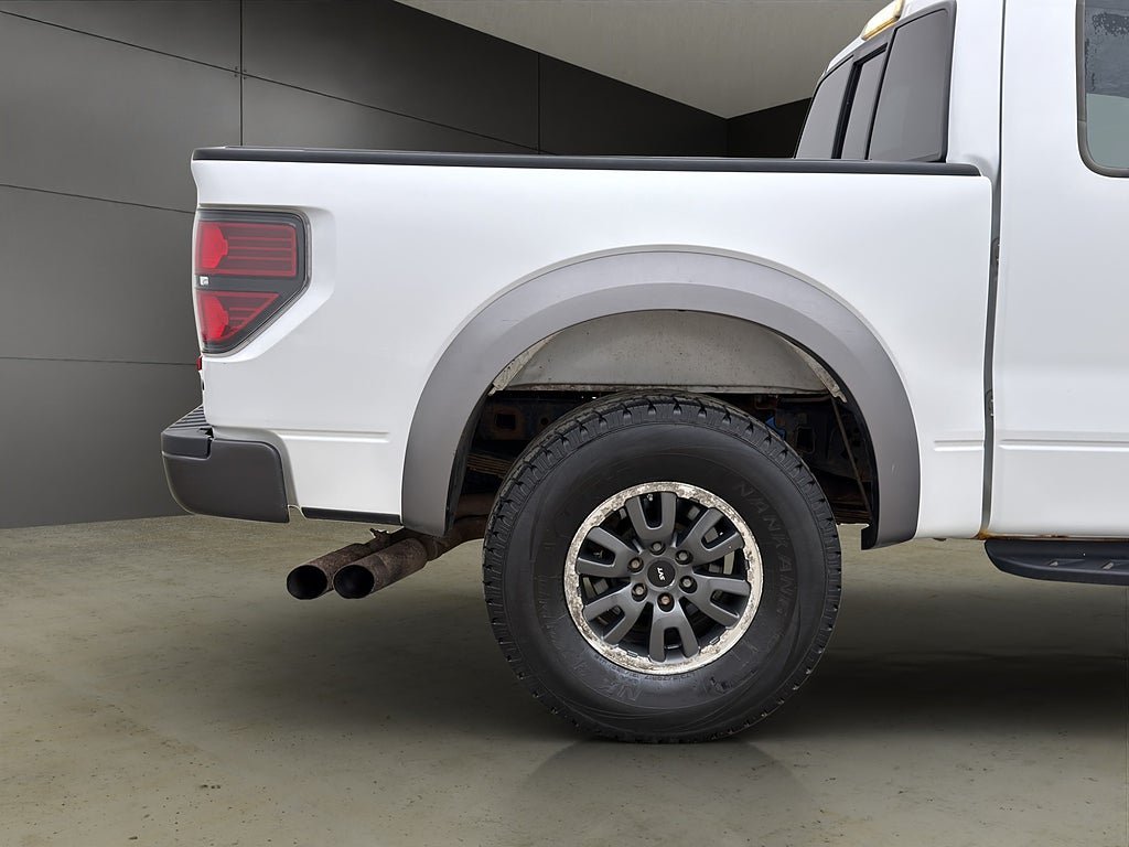 Vehicle Image 32