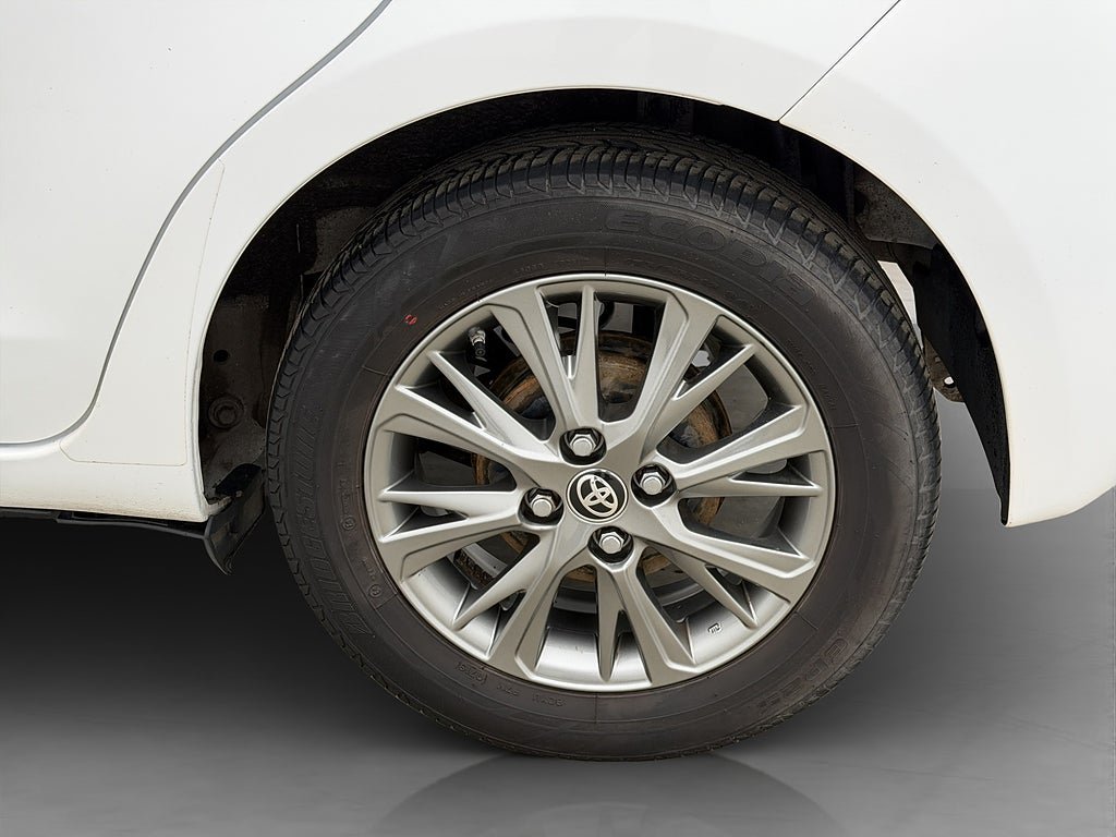 Vehicle Image 25