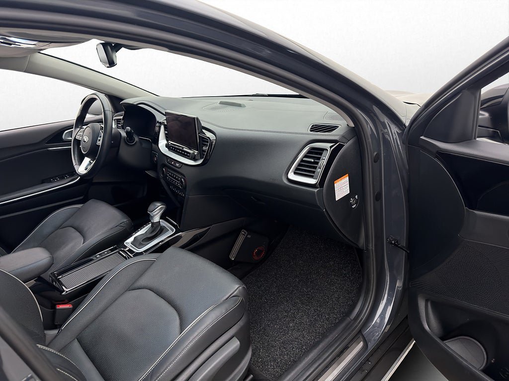 Vehicle Image 32