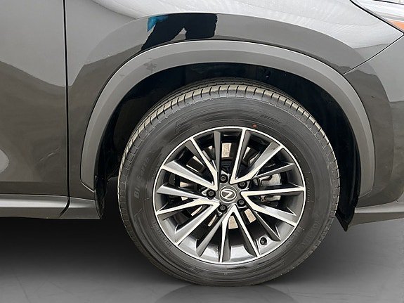 Vehicle Image 38