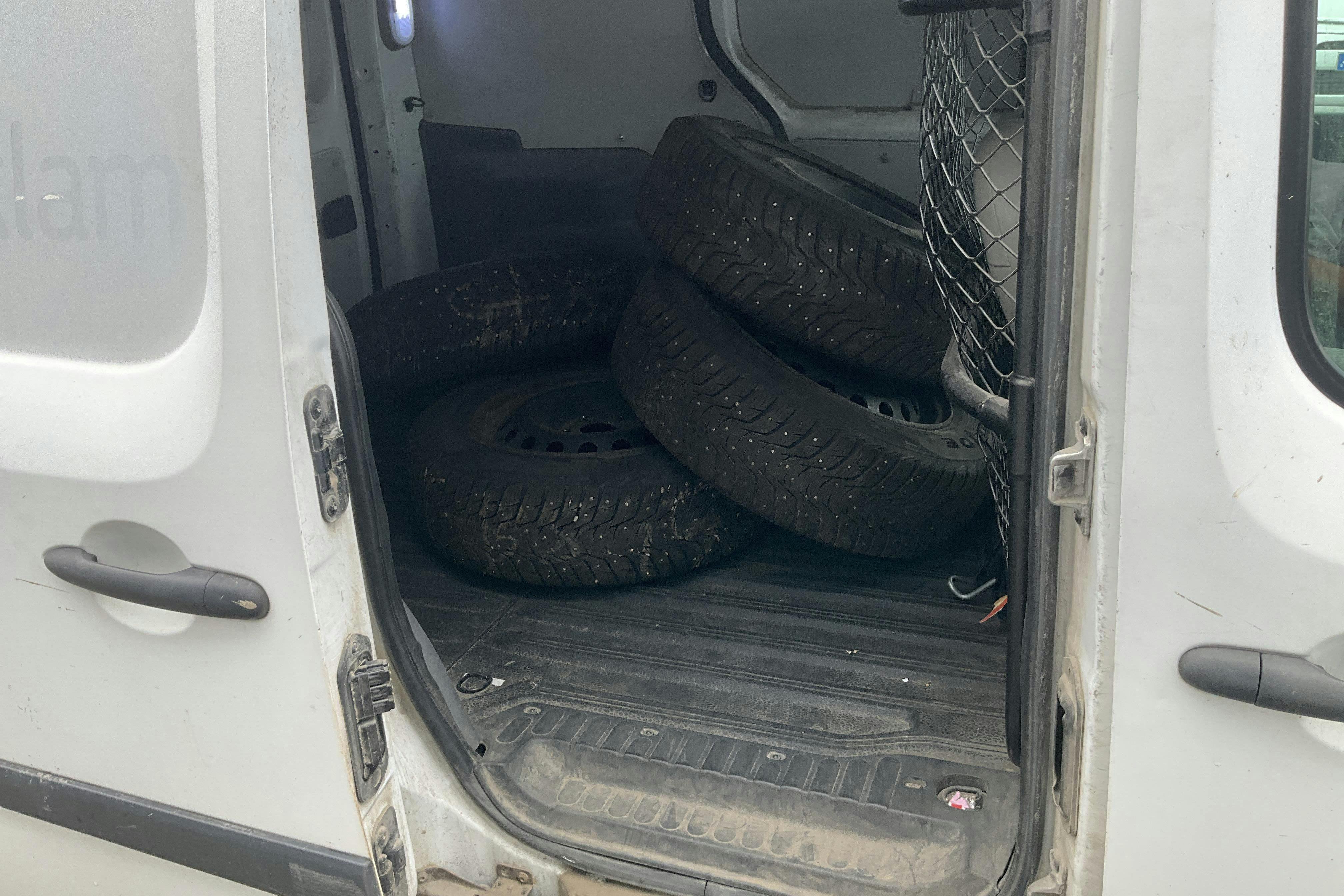 Vehicle Image 9