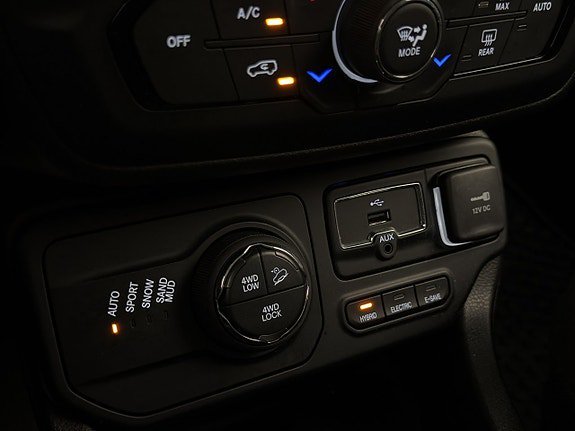 Vehicle Image 23