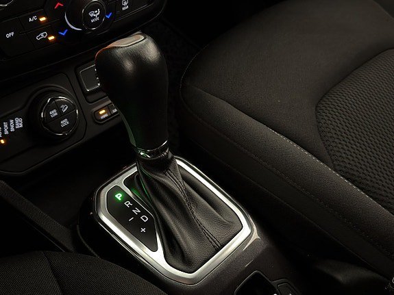 Vehicle Image 24