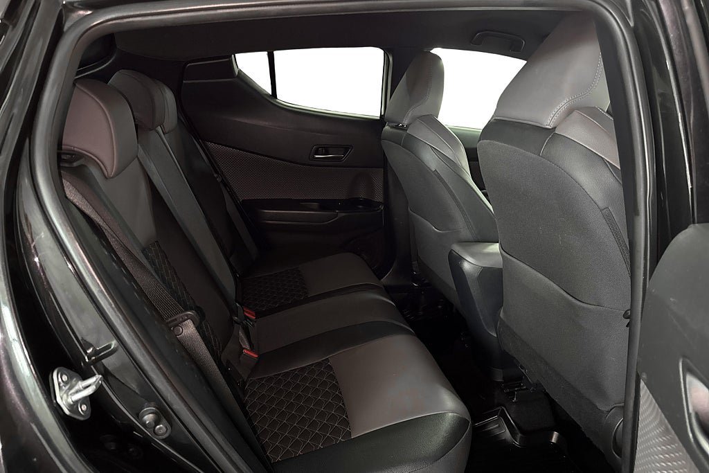Vehicle Image 16