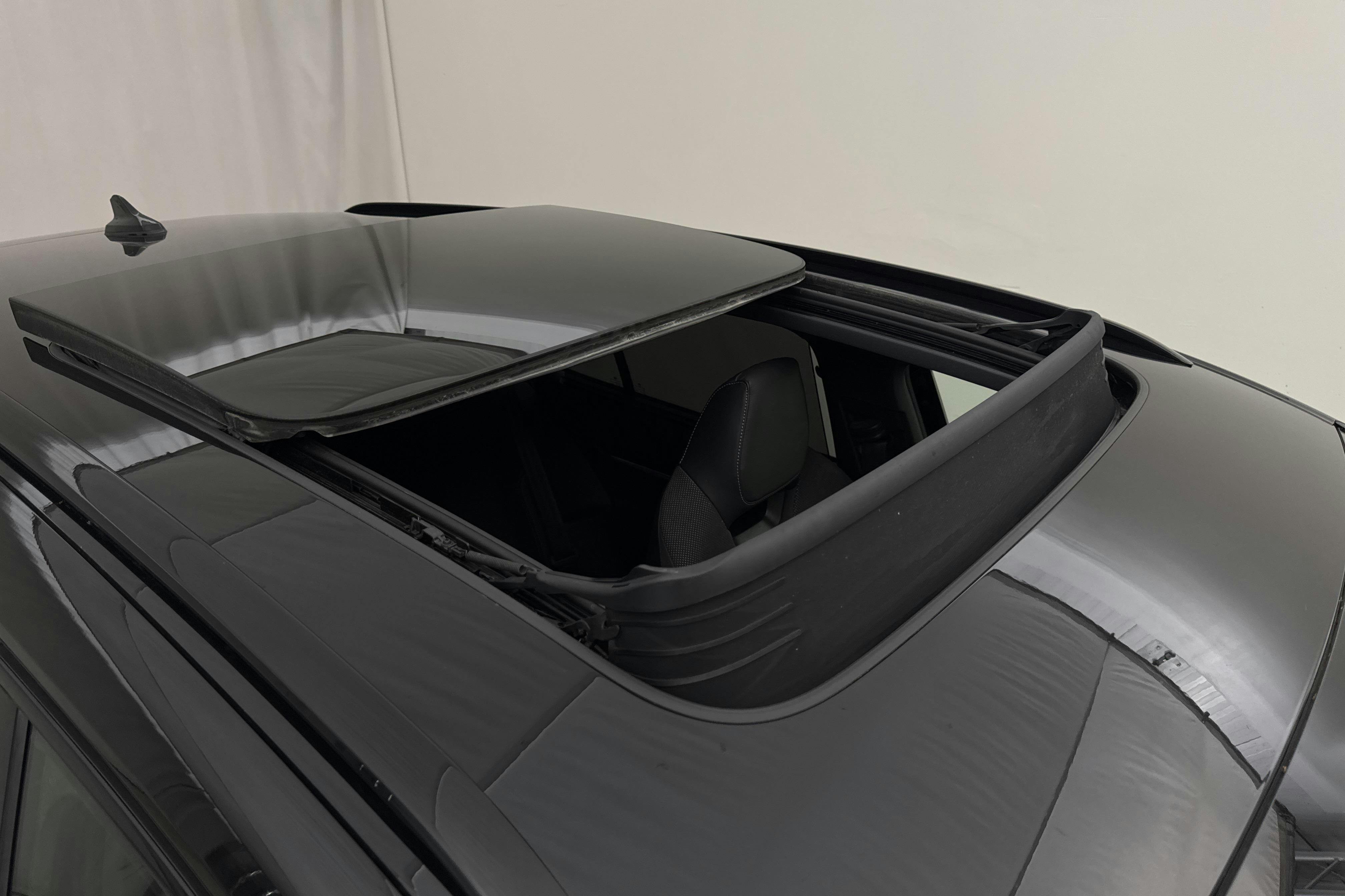 Vehicle Image 16