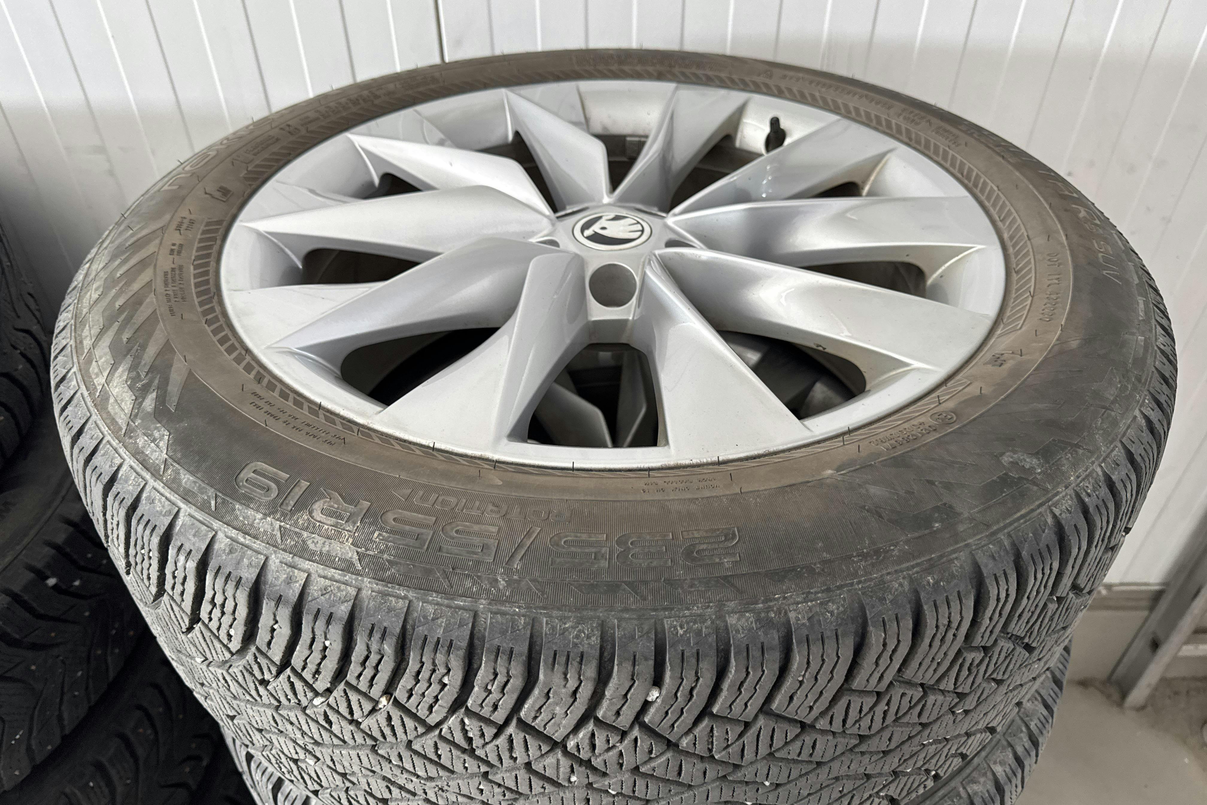 Vehicle Image 21