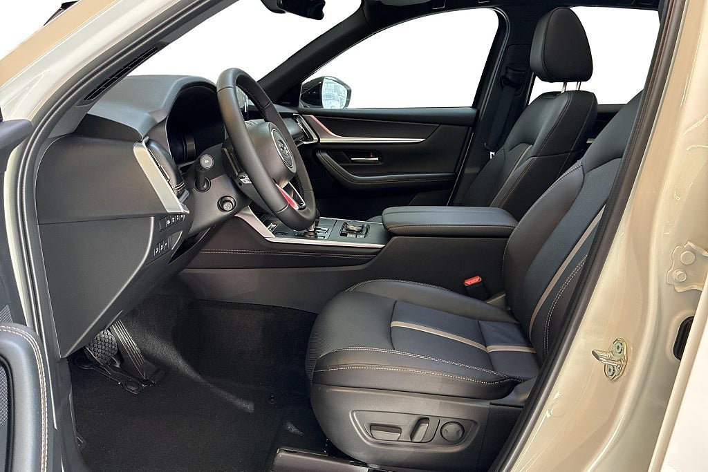 Vehicle Image 9