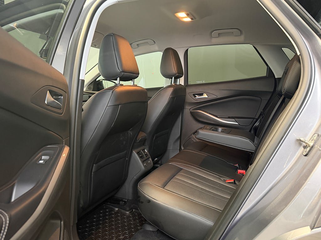 Vehicle Image 14