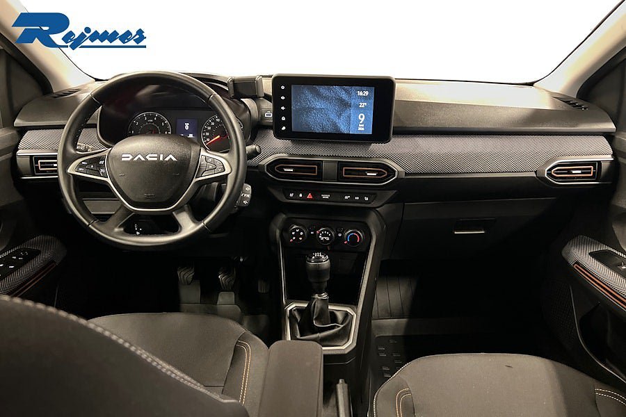 Vehicle Image 6