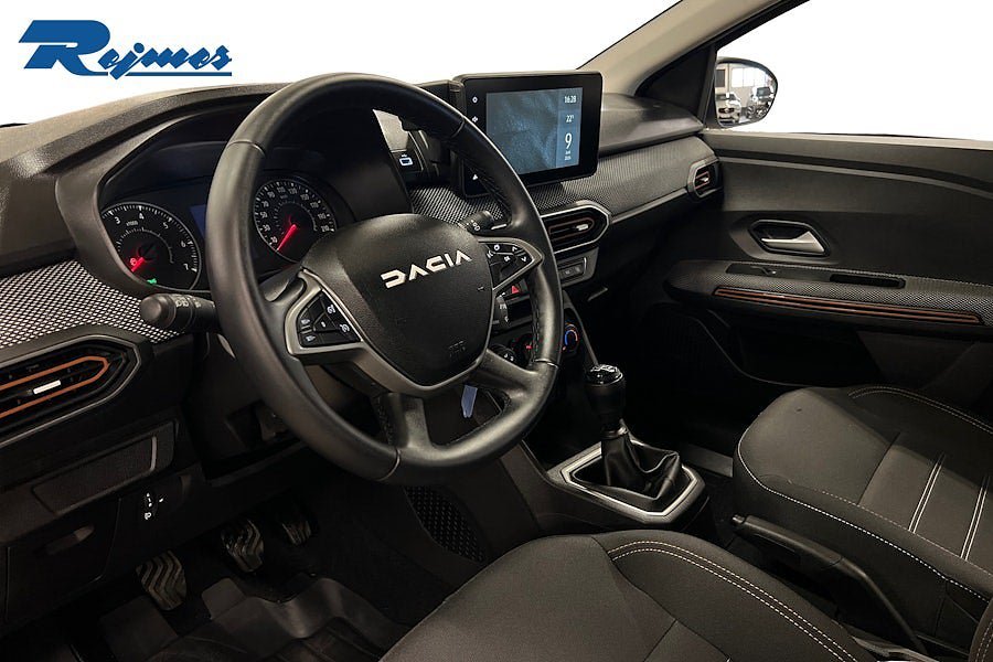 Vehicle Image 8