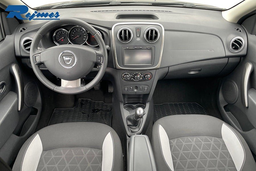 Vehicle Image 12