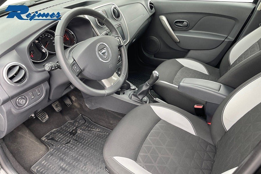 Vehicle Image 13
