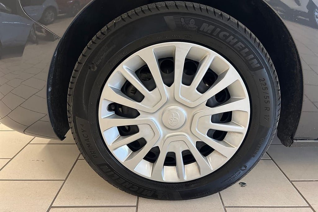Vehicle Image 15